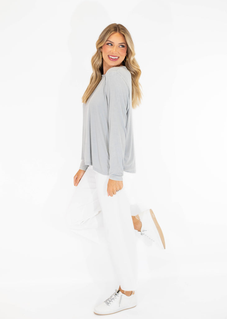 gray long sleeve tee