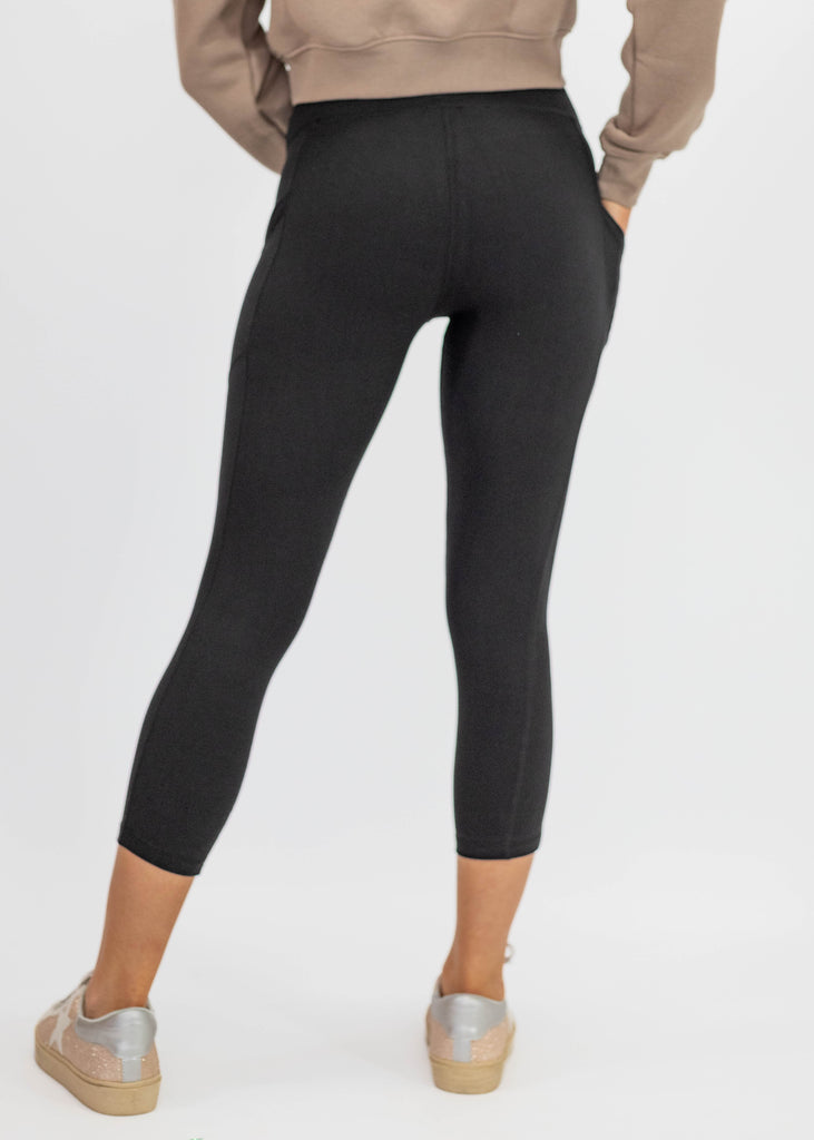 black v-crossover waist cropped leggings